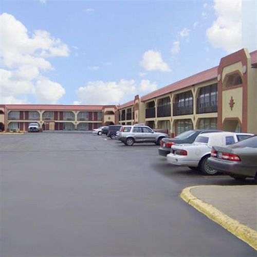 Travelers And Hotel 2*
